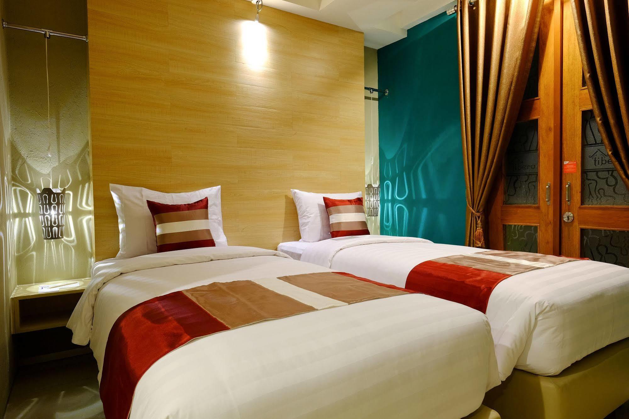 Tibera Hotel Ciumbuleuit Bandung Exterior foto