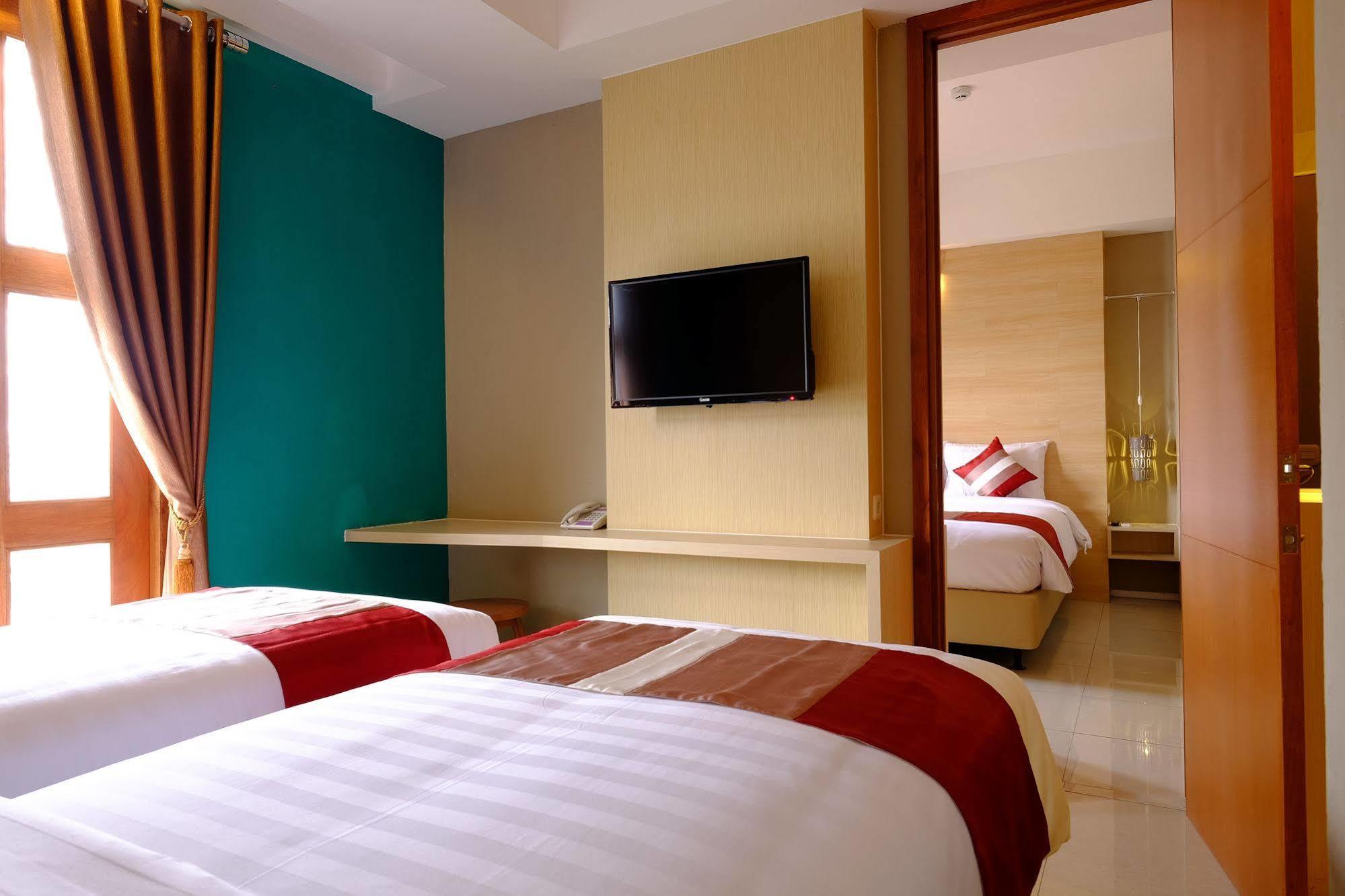 Tibera Hotel Ciumbuleuit Bandung Exterior foto