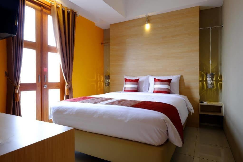Tibera Hotel Ciumbuleuit Bandung Exterior foto